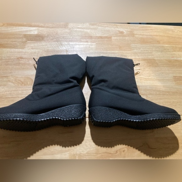 Toe Warmers black boots size 7 1/2 in EUC No signs of wear. Made in Canada 🇨🇦 - Picture 1 of 11